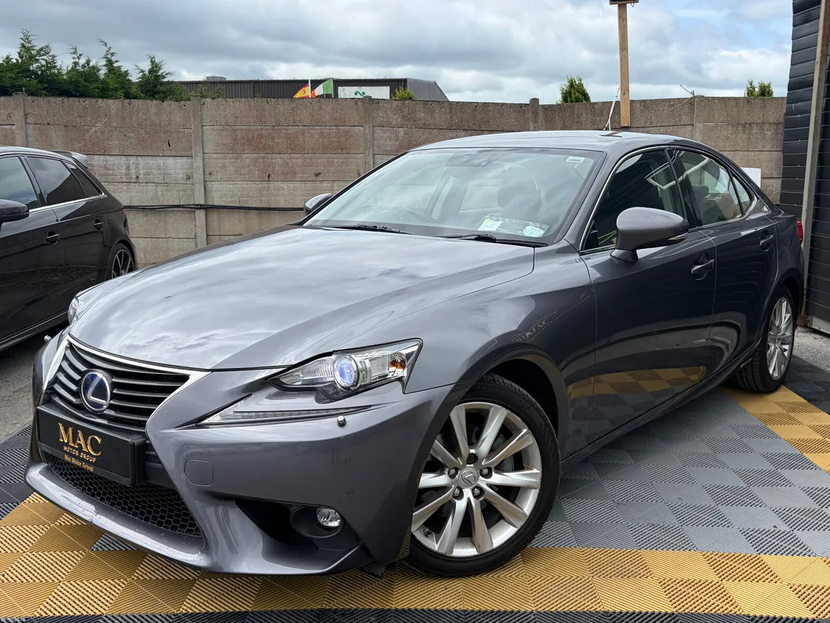 Lexus IS300H Executive - Image 1