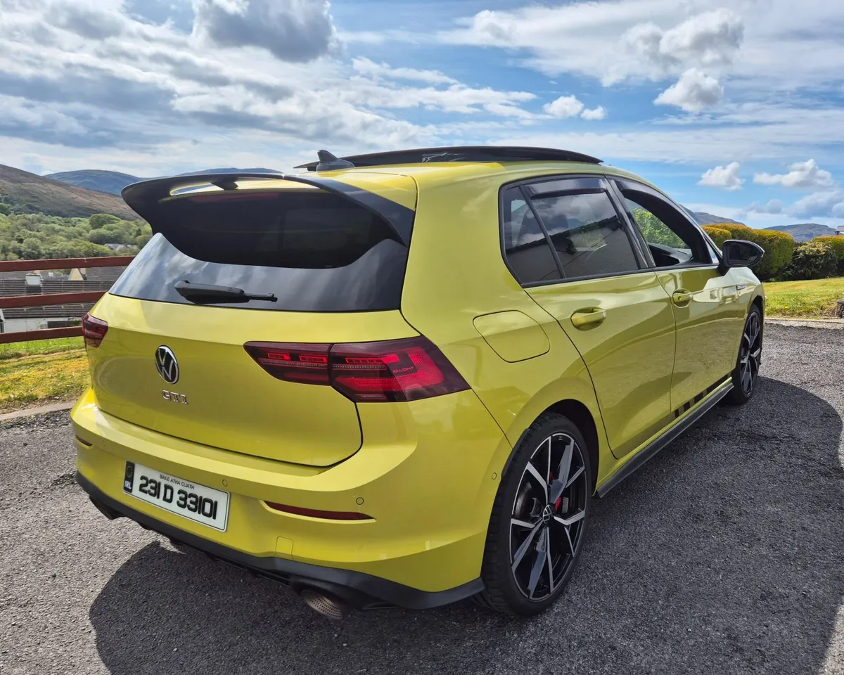 2023 Volkswagen Golf GTI CLUBSPORT 2.0 TSI 300HP - Image 3