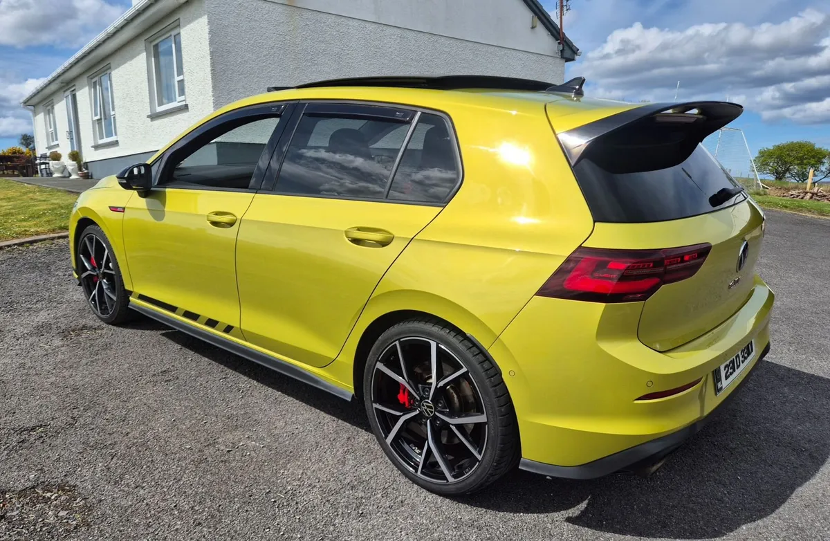 2023 Volkswagen Golf GTI CLUBSPORT 2.0 TSI 300HP - Image 5