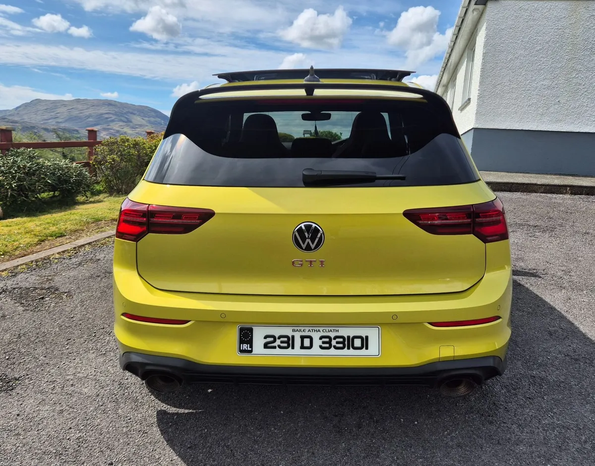 2023 Volkswagen Golf GTI CLUBSPORT 2.0 TSI 300HP - Image 4