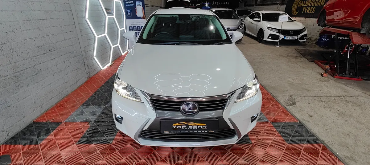 2016 Lexus CT200- lowest milage in market - Image 4