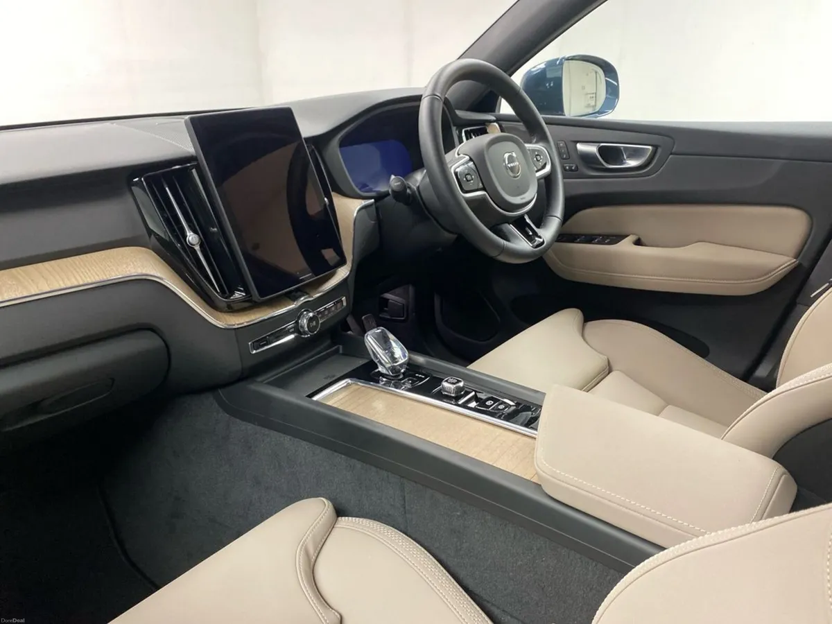 Volvo XC60 Plus Bright T6 PHEV Denim Blue - Image 3
