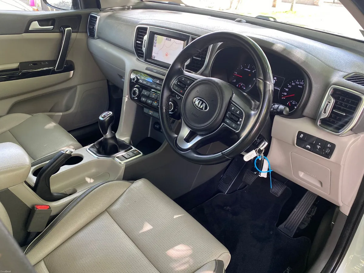 KIA SPORTAGE 1.7 CRDI PLATINUM - Image 6