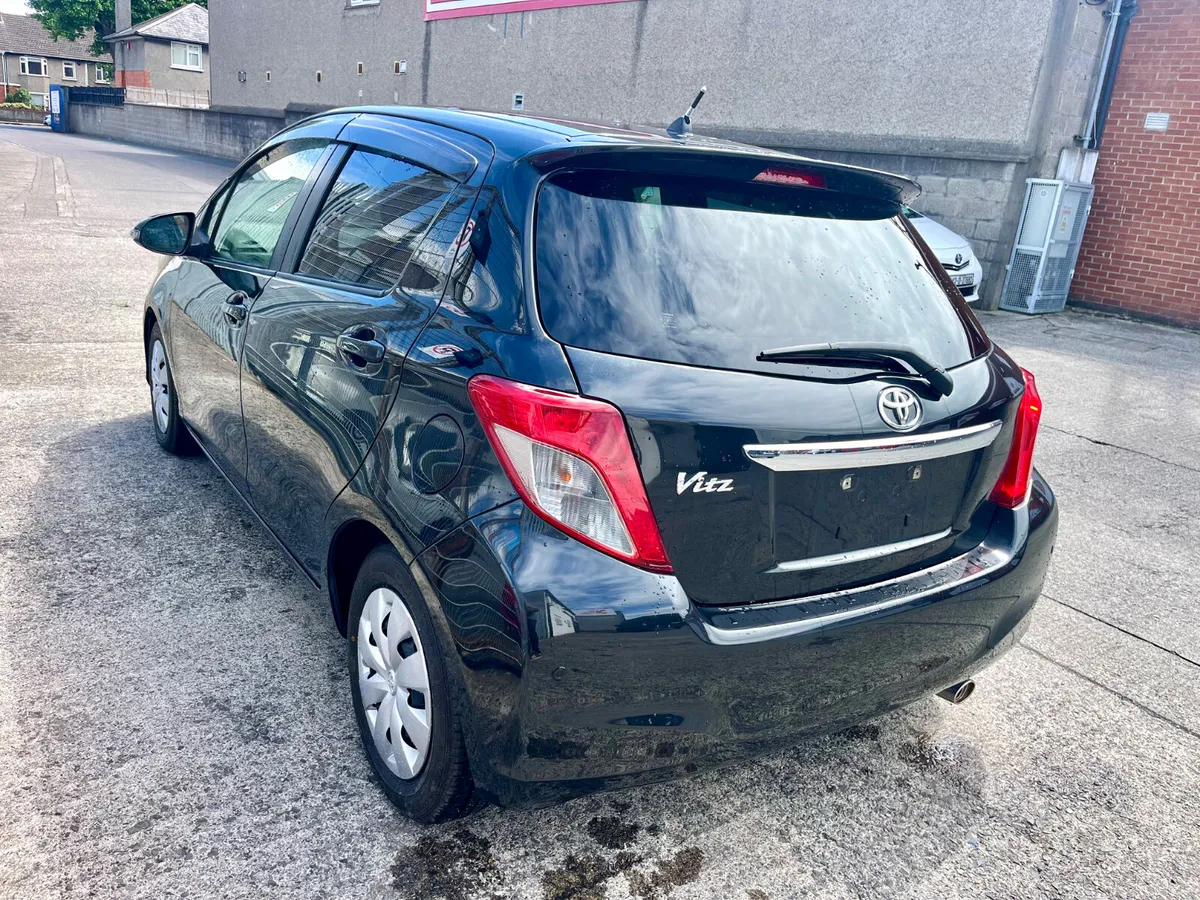 Toyota vitz 2013 Automatic - Image 5