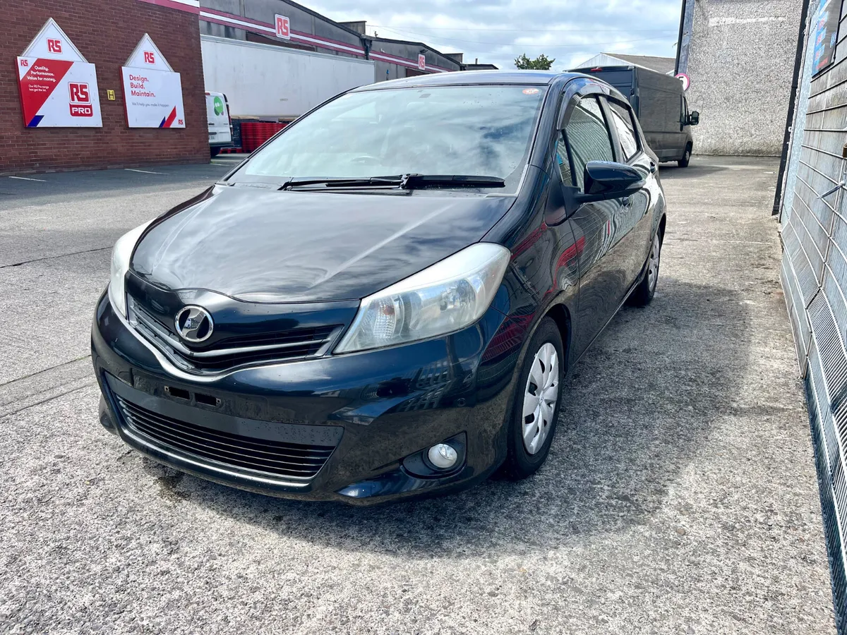 Toyota vitz 2013 Automatic - Image 4