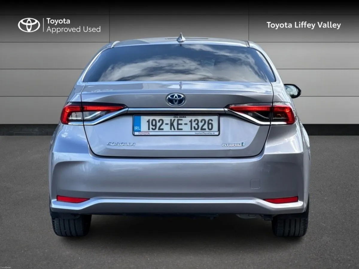 Toyota Corolla COROLLA SALOON HYBRID LUNA SPORT - Image 4