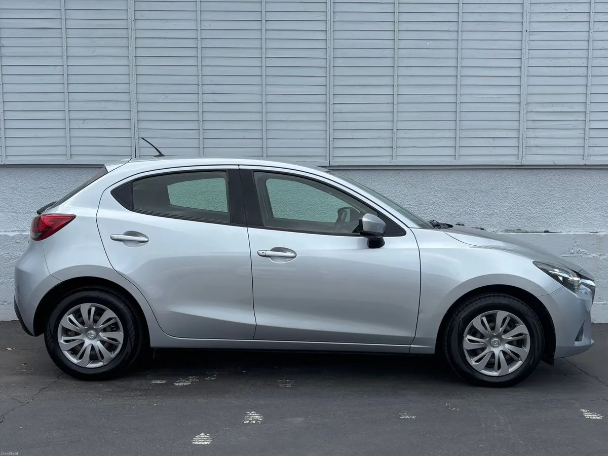 MAZDA DEMIO 2018/ APPLE / AUTO / CAMERA /NCT 06-28 - Image 2
