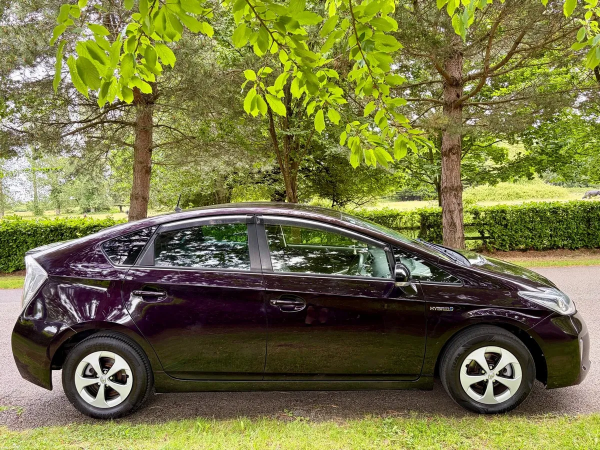 €6,750 2015 Toyota Prius 1.8L Hybrid High Spec - Image 2
