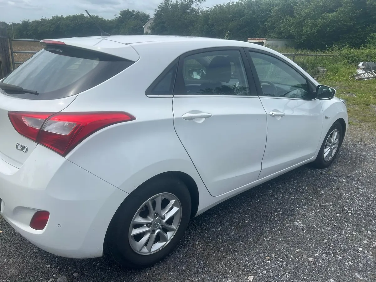 Car - Image 4