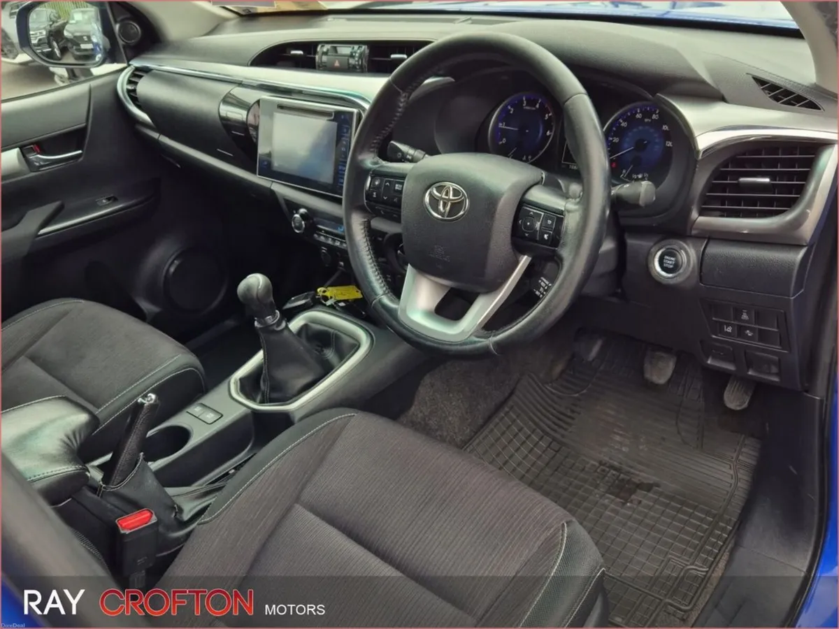 Toyota Hilux HILUX 2.4 D4D INVINCIBLE 4WD D - Image 3