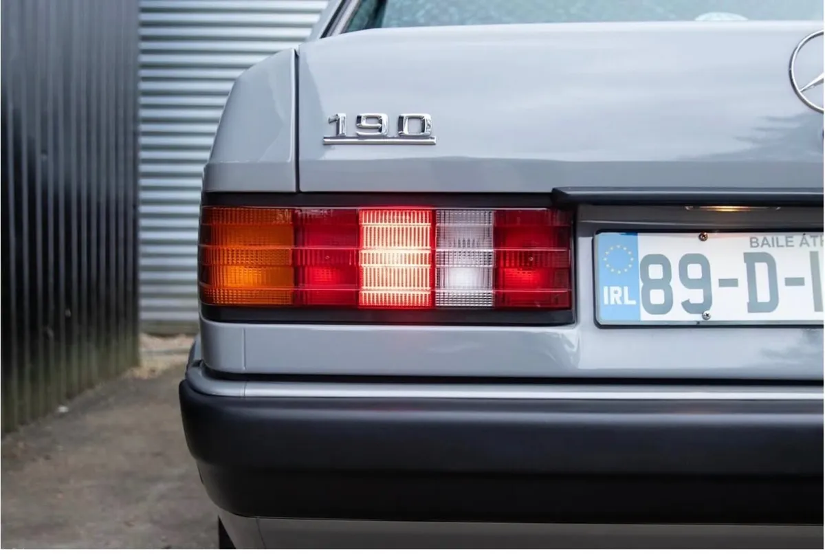 Mercedes-Benz 190 1989 - Image 2