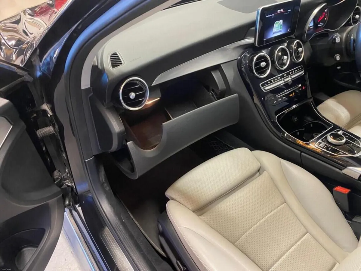 Mercedes-Benz C-Class C350e LOW KMS LIGHT INTERIOR - Image 2
