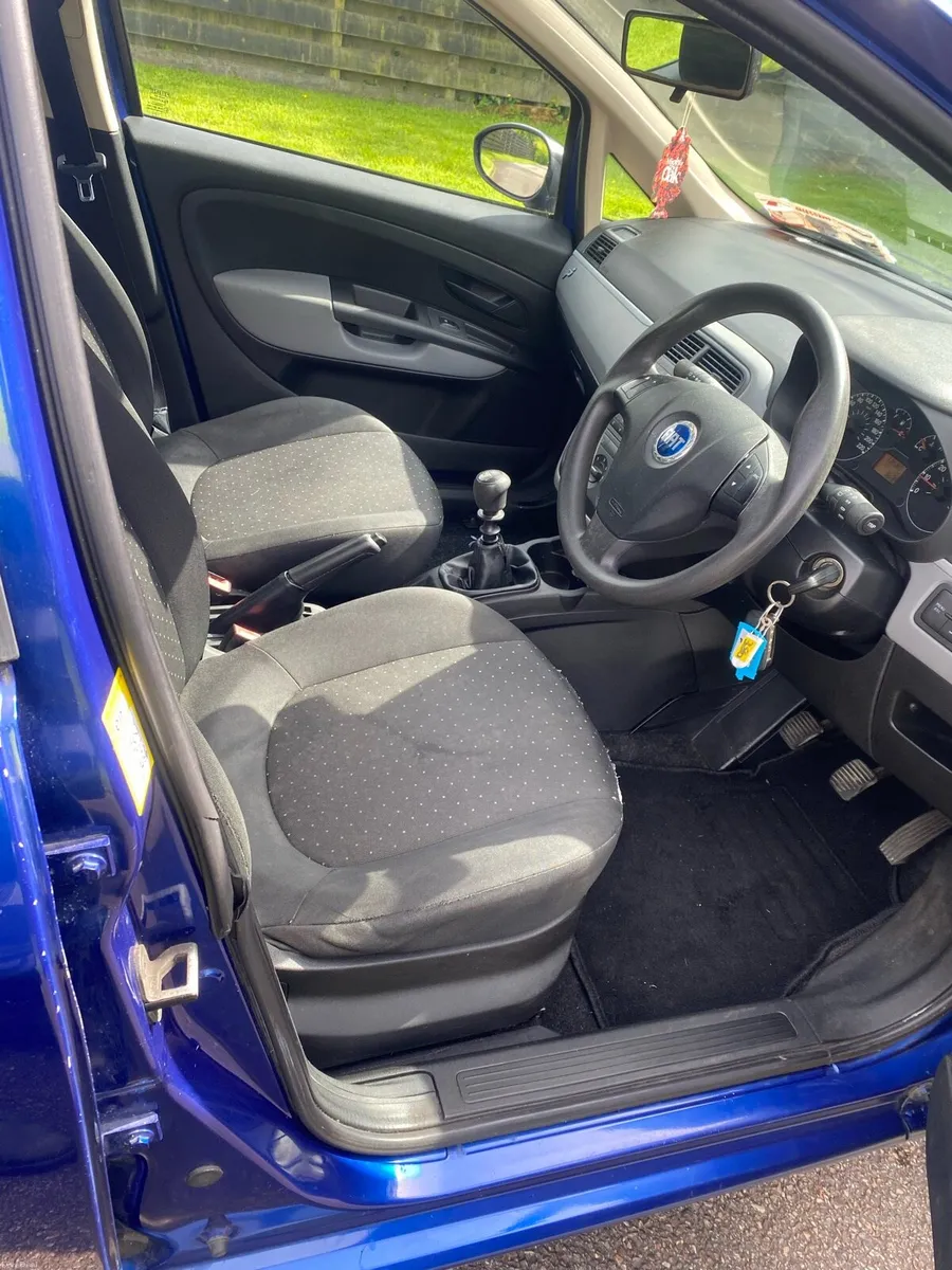 Fiat Punto 1.2litre pertol - Image 4