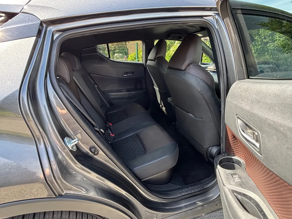 Toyota C-HR 2019 Automatic - Image 4