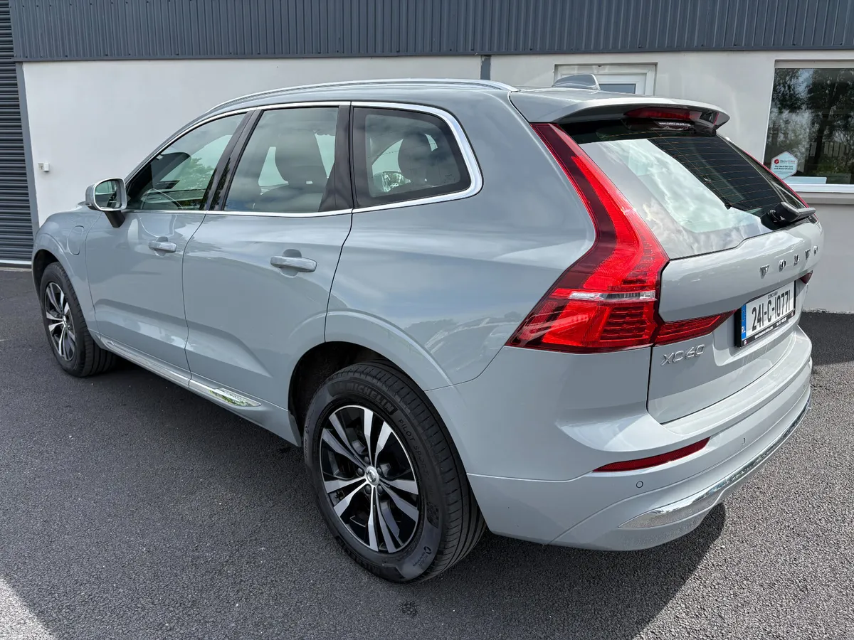 241 Volvo XC60 T6 PHEV CORE AWD 5DR AUTO - Image 3