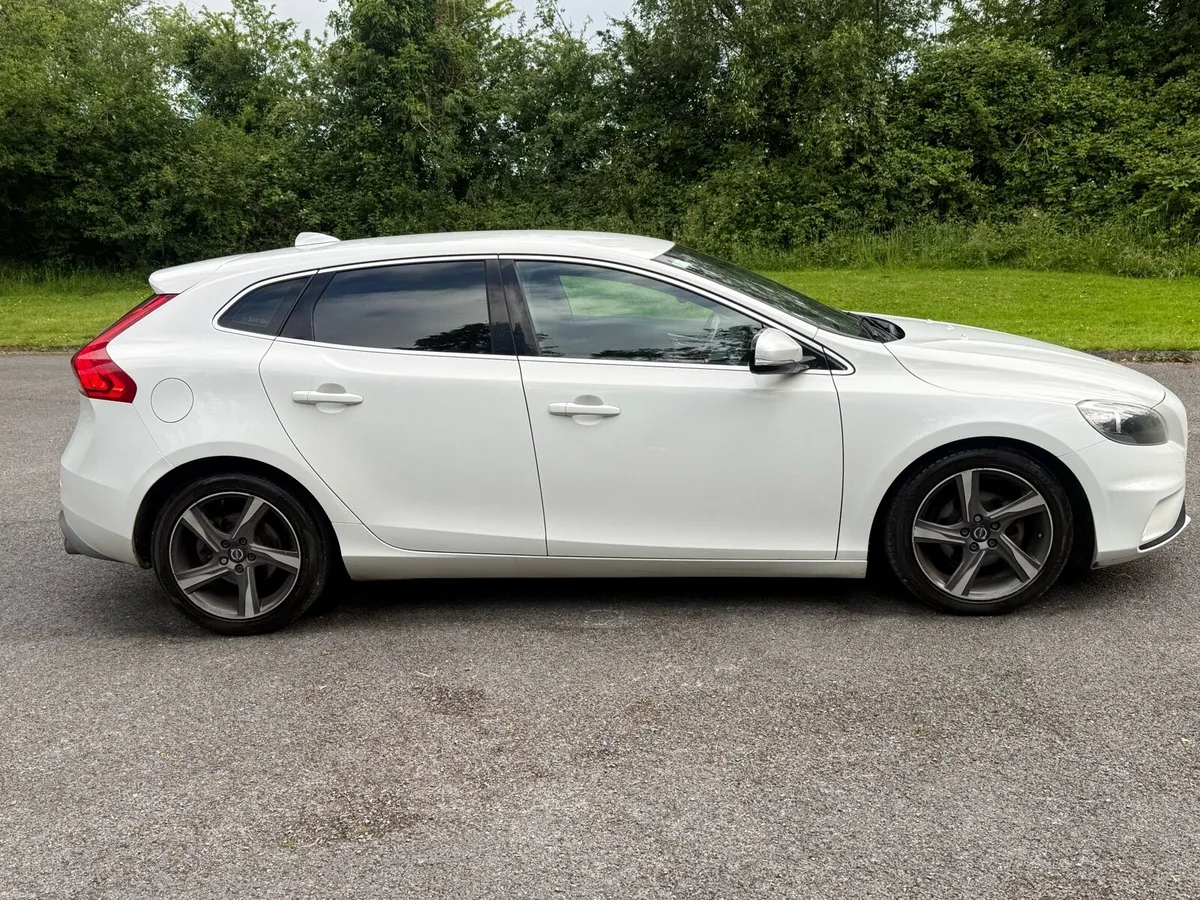 2014 Volvo V40 R-Design - Image 5