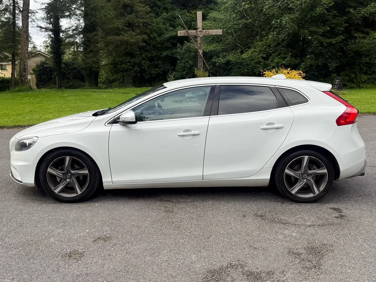 2014 Volvo V40 R-Design - Image 6