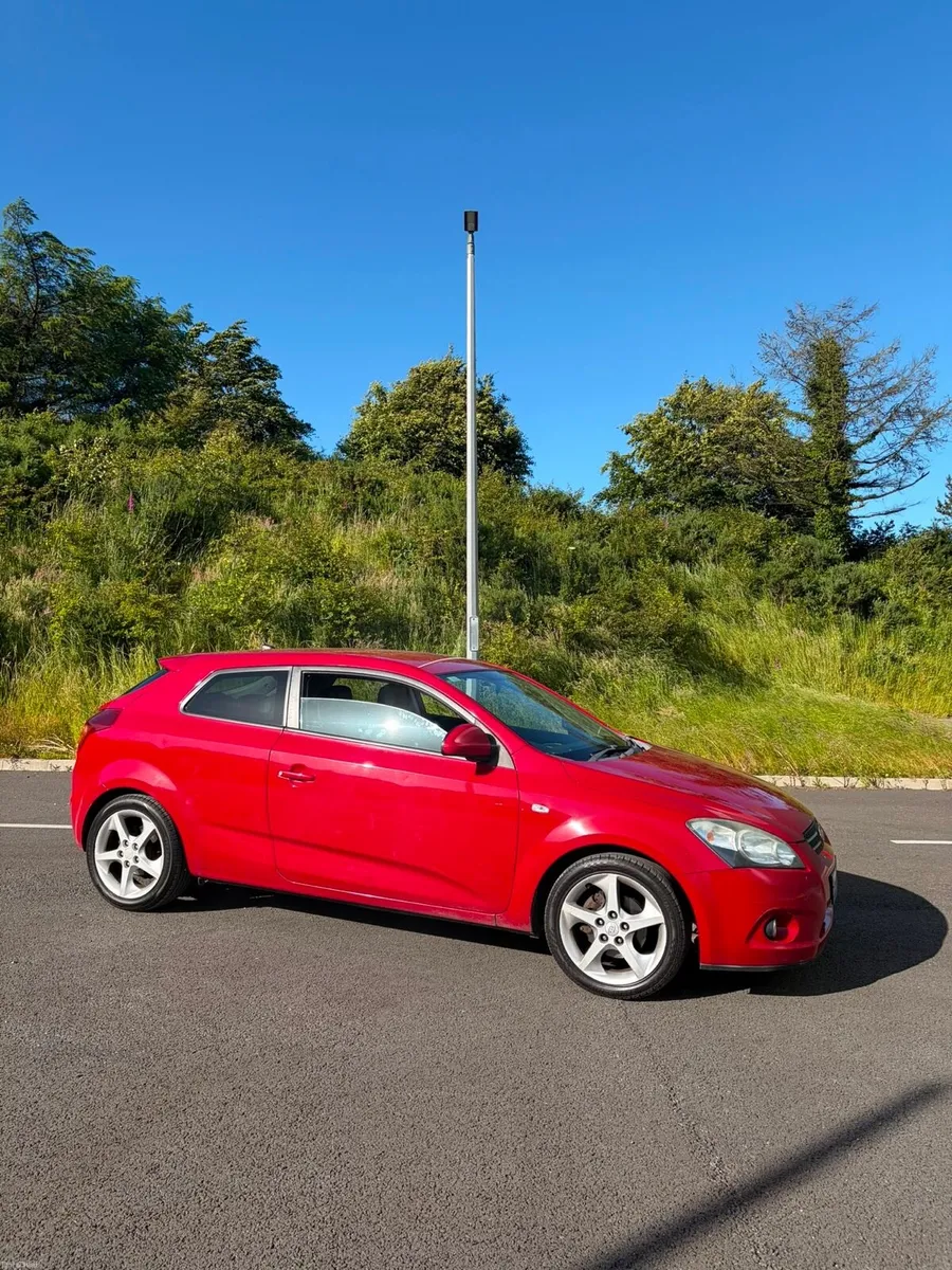 Kia pro ceed 1.6 diesel NCT9/26. , TAX 9/26 €1650 - Image 3