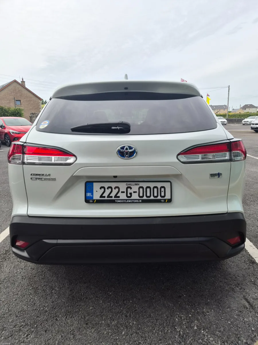 2022 Toyota Corolla Cross 1.8L Petrol Hybrid Auto - Image 4