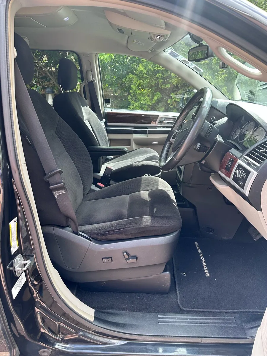 2014 Chrysler Grand Voyager - Excellent Condition - Image 6