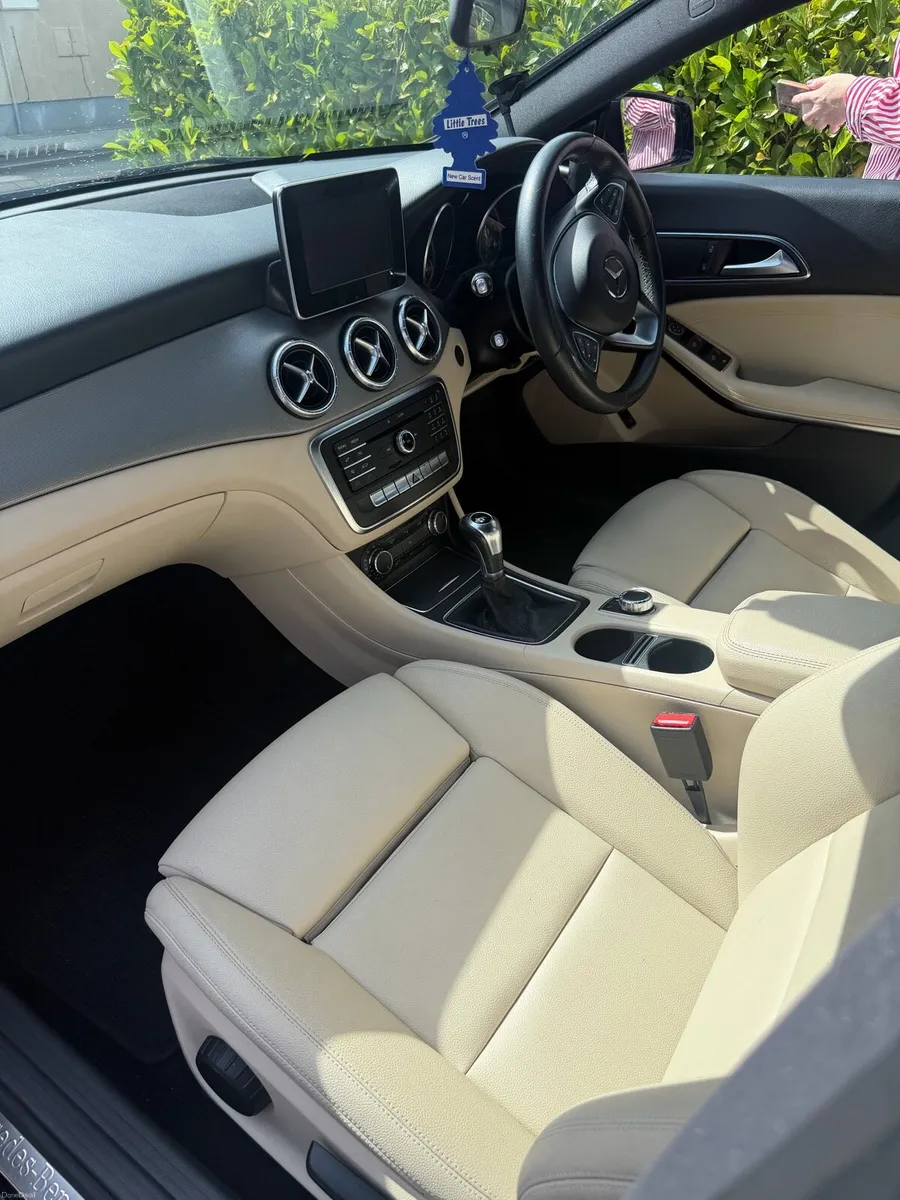 Mercedes Benz CLA 180 D Urban 4Door - Image 6