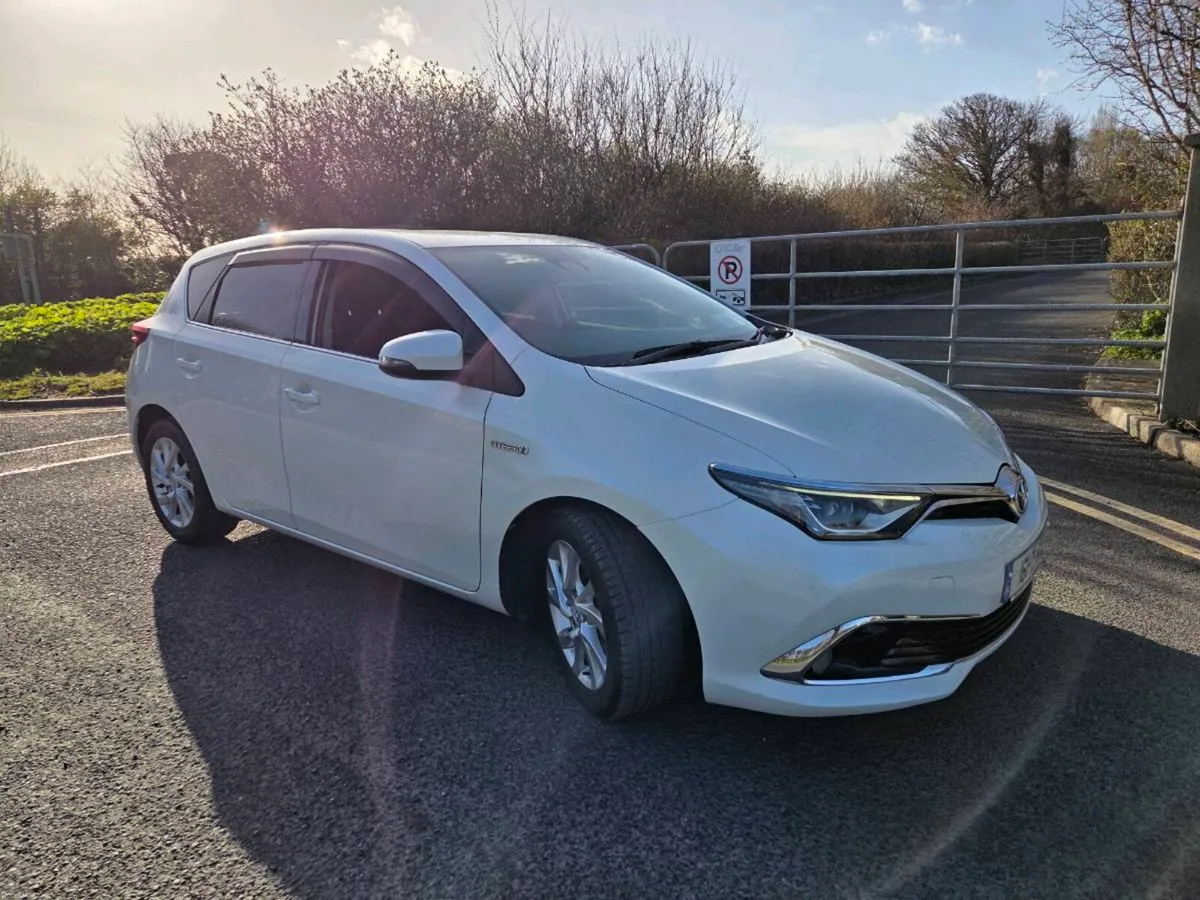 Toyota Auris 2016 automatic - Image 3