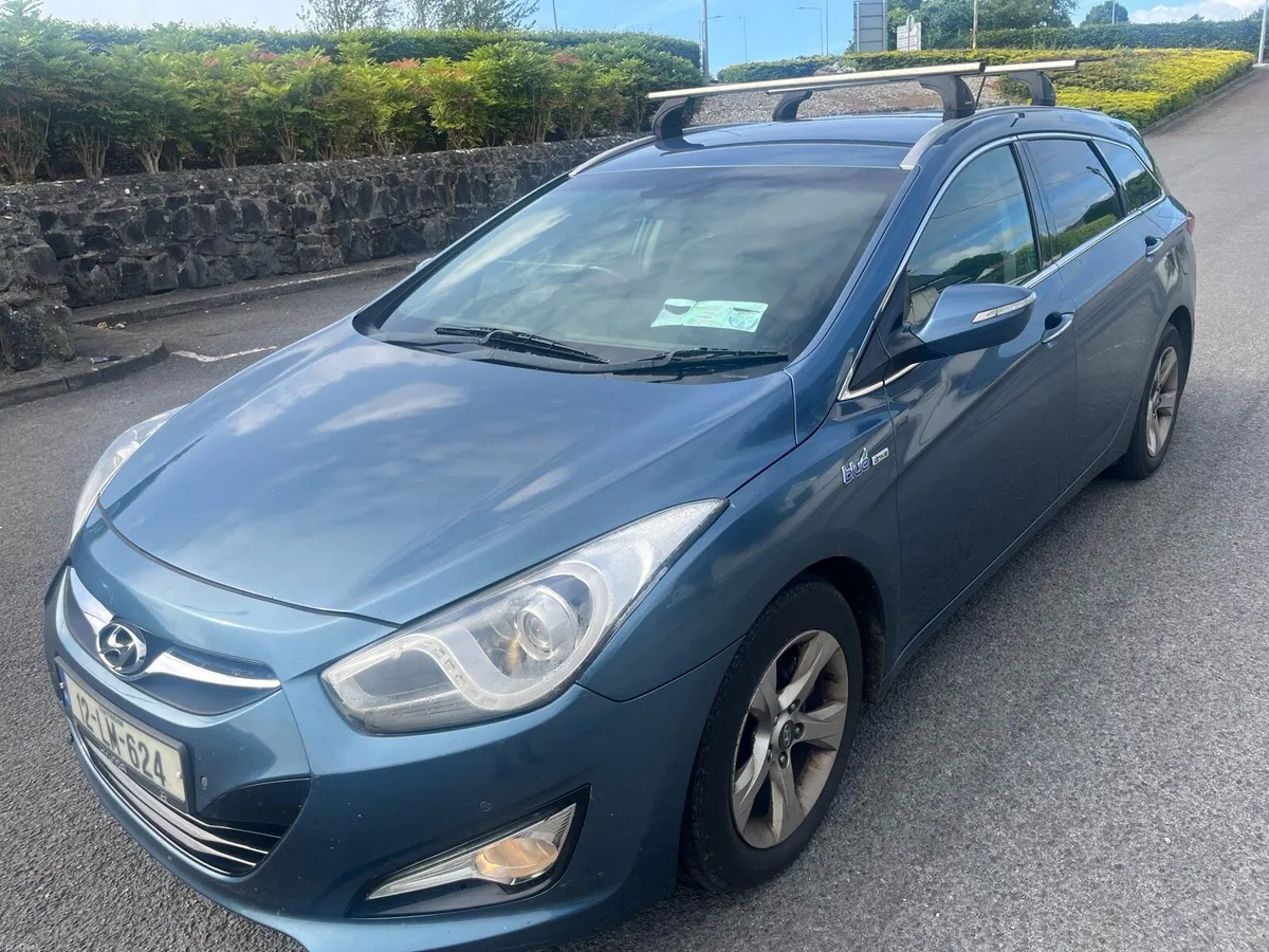 12 Hyundai i40 NCT 2/27 Tax 11/26 estate - Image 3