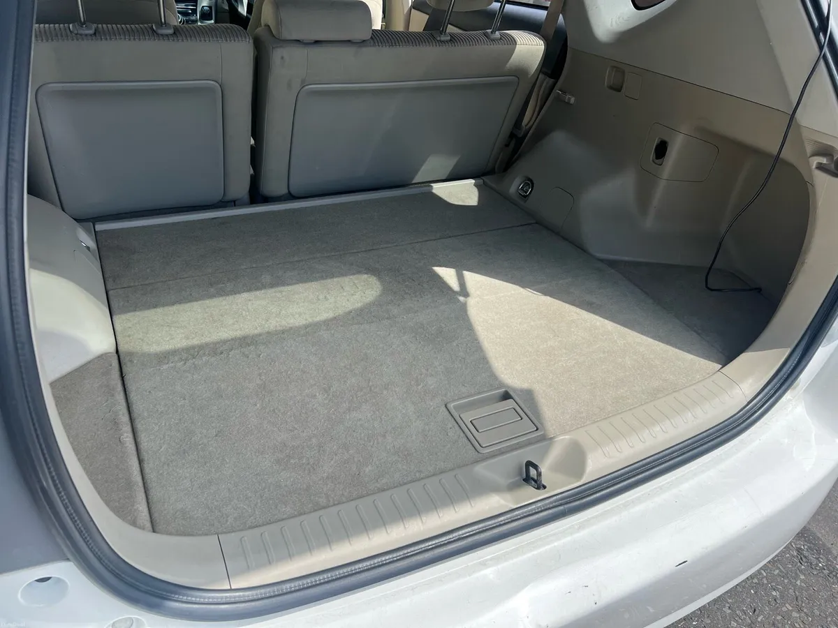 Toyota Prius - Image 4