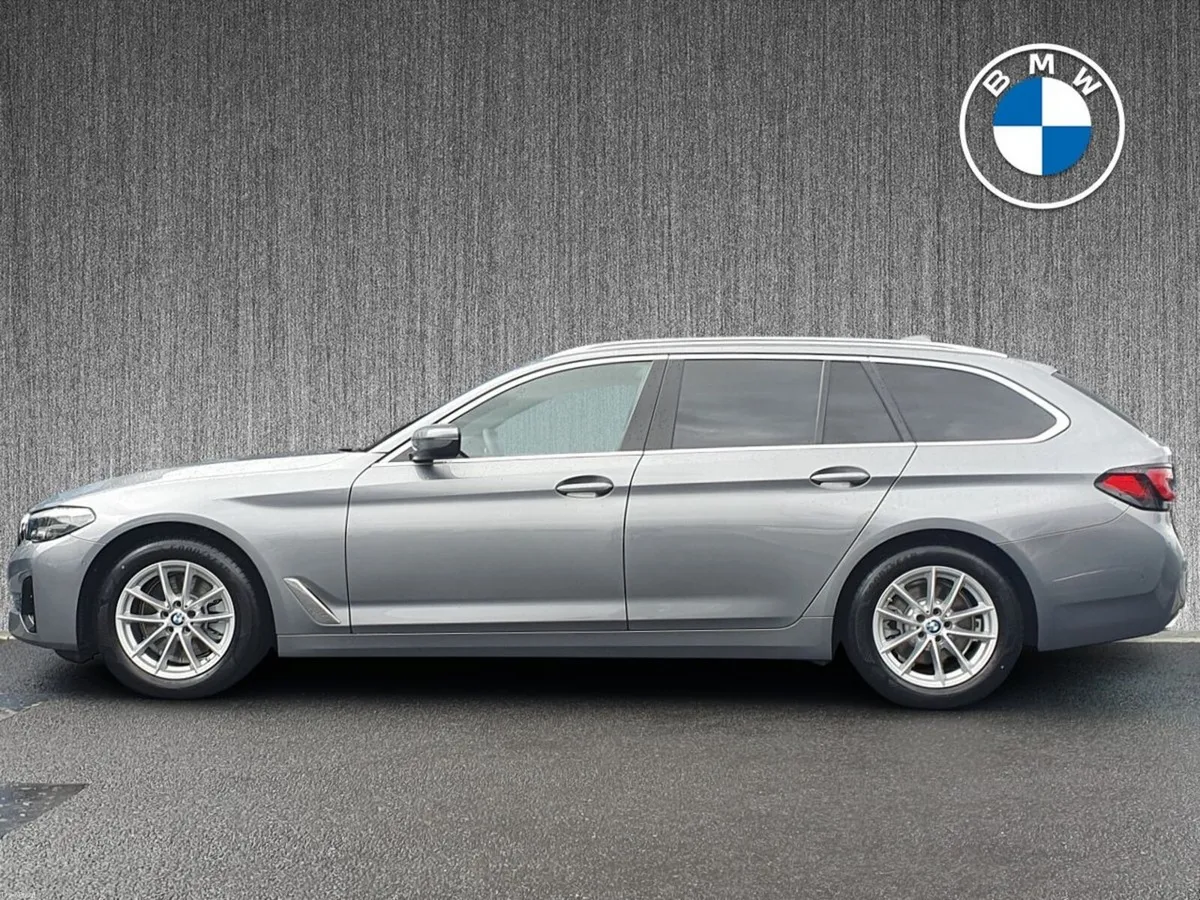 BMW 5-Series 520d SE Touring - Image 4