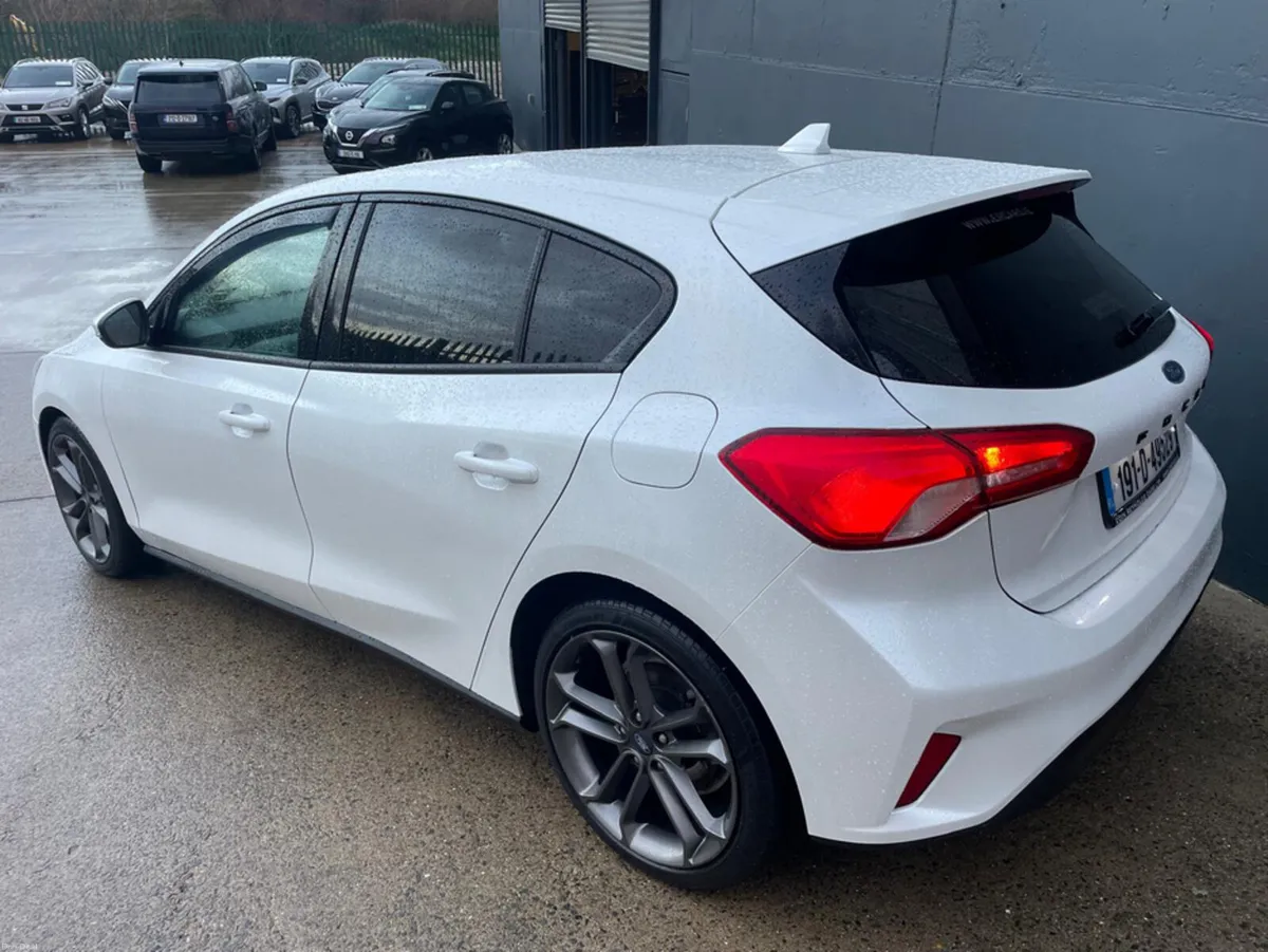 Ford Focus ZETEC ST EXTRAS IN PEARL WHITE!!!! - Image 6