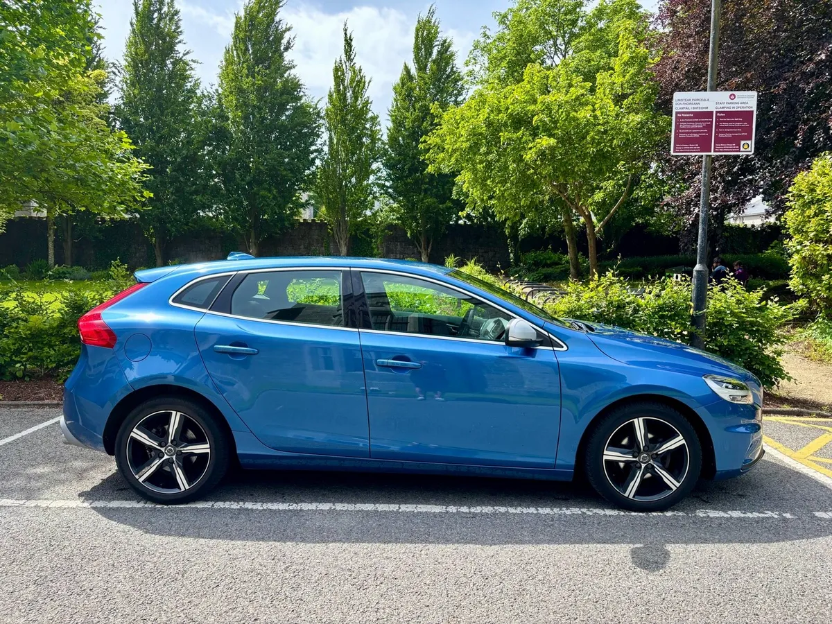 2018 Volvo V40 R-Design D2 Nav+ ***LOW MILEAGE*** - Image 3
