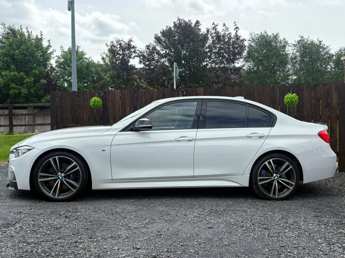 BMW 3-Series 320i - MSPORT - LOW KM - Image 4