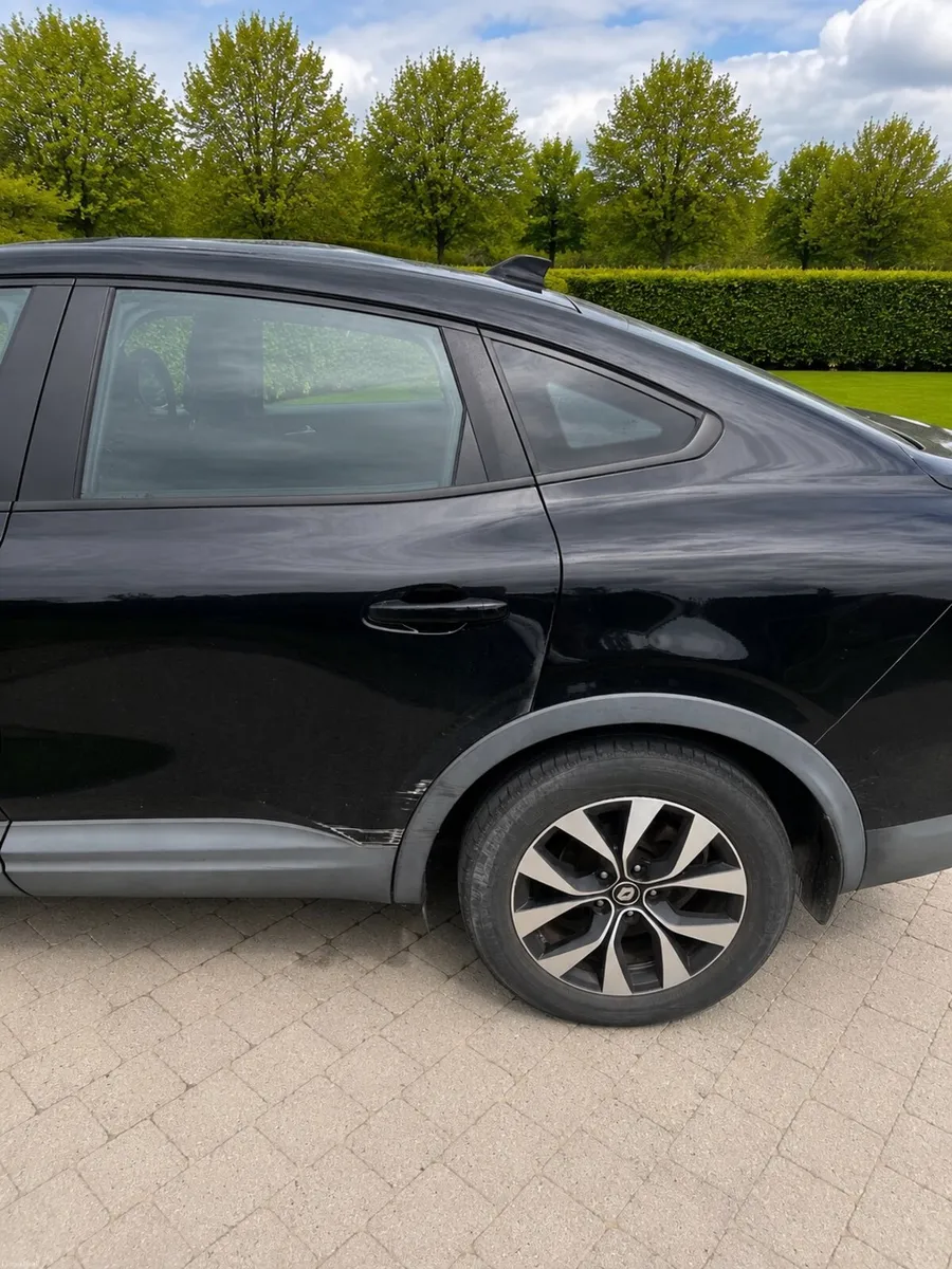 221 Renault Arkana E-TECH ICONIC HYBRID - Image 6
