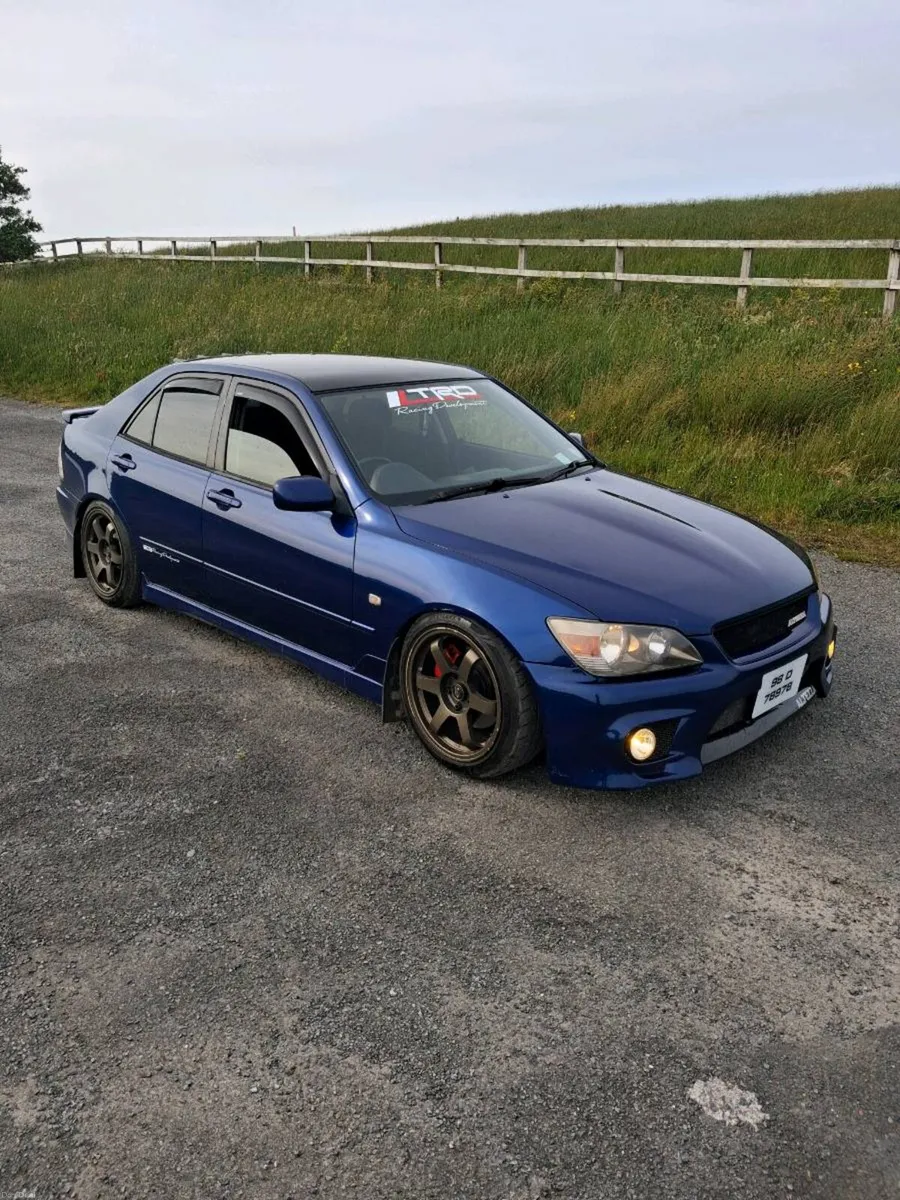 Toyota altezza - Image 1