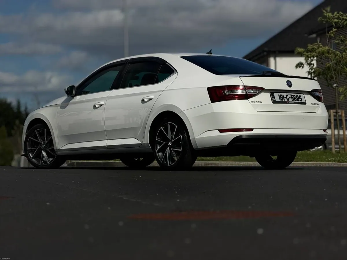 Skoda Superb 2018 - Image 1