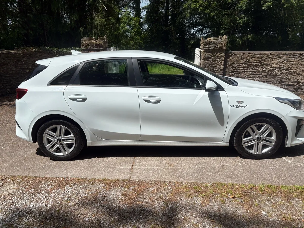 KIA CEED 1.0 PETROL LOW KILOMETRES - Image 2