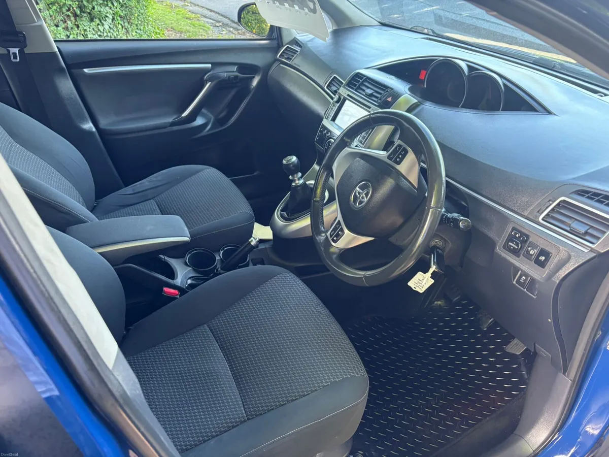 7 seater Toyota Verso 2015 - Image 3