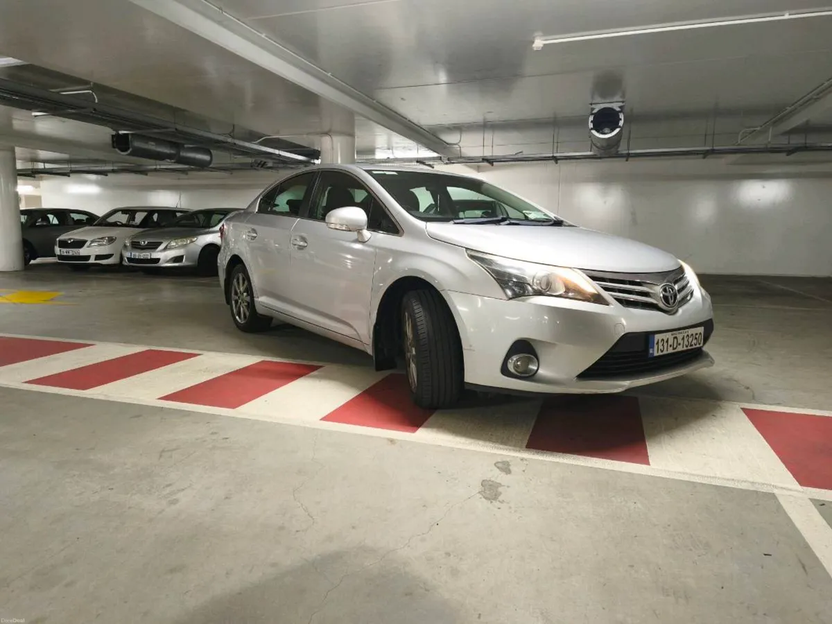 Toyota avensis very low km - Image 1