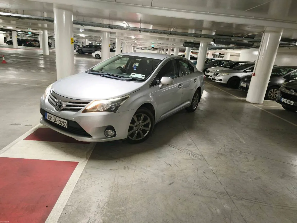 Toyota avensis very low km - Image 4