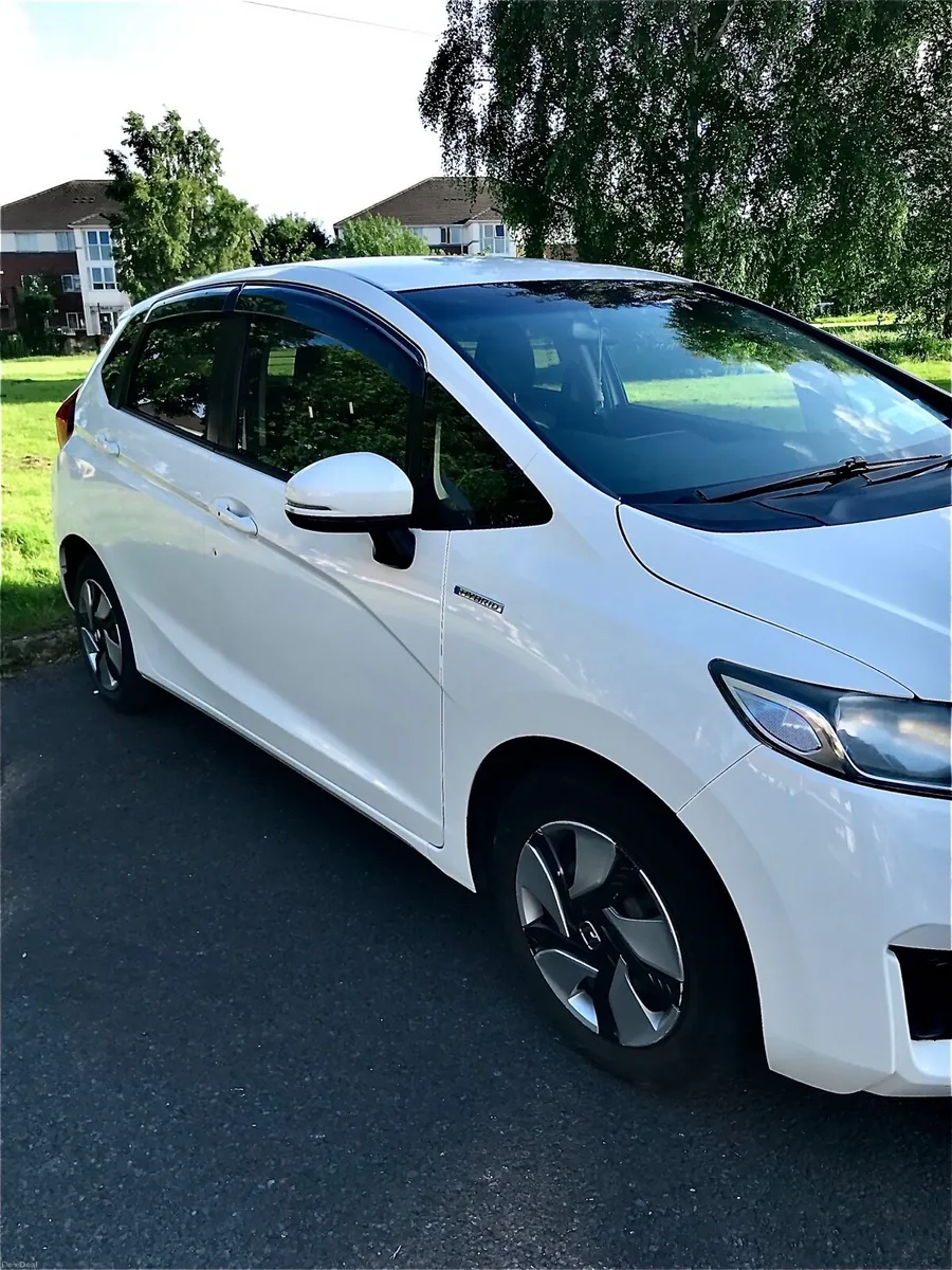 Honda fit 2014 Hybrid - Image 3