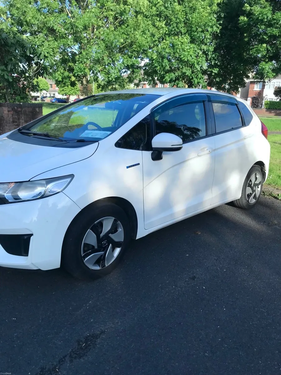 Honda fit 2014 Hybrid - Image 4