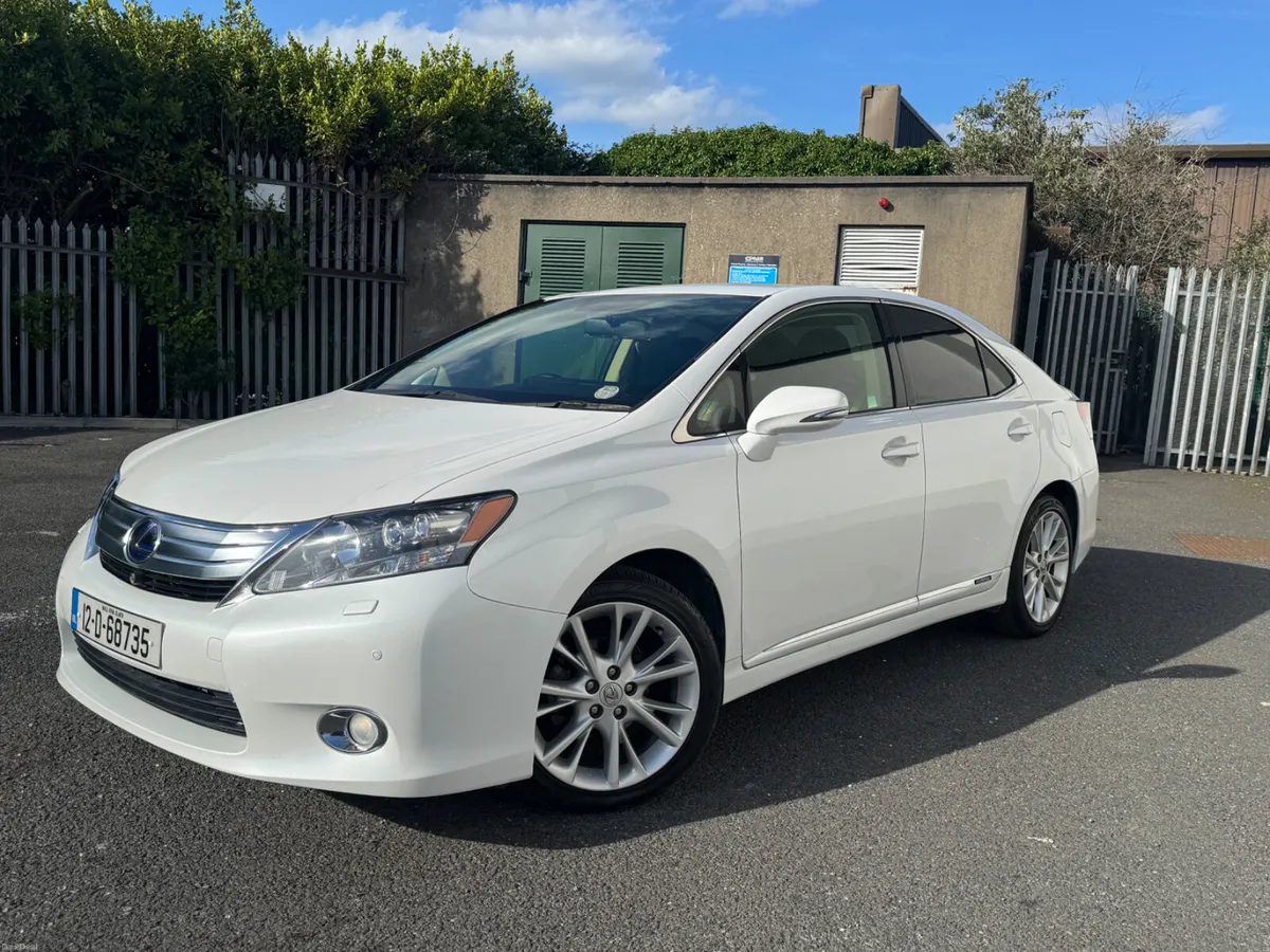 Lexus HS 2.5 Hybrid Automatic - Image 1