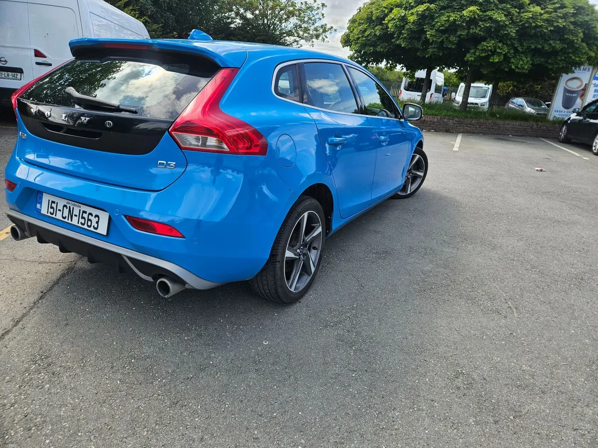 Volvo V40 2015 - Image 2