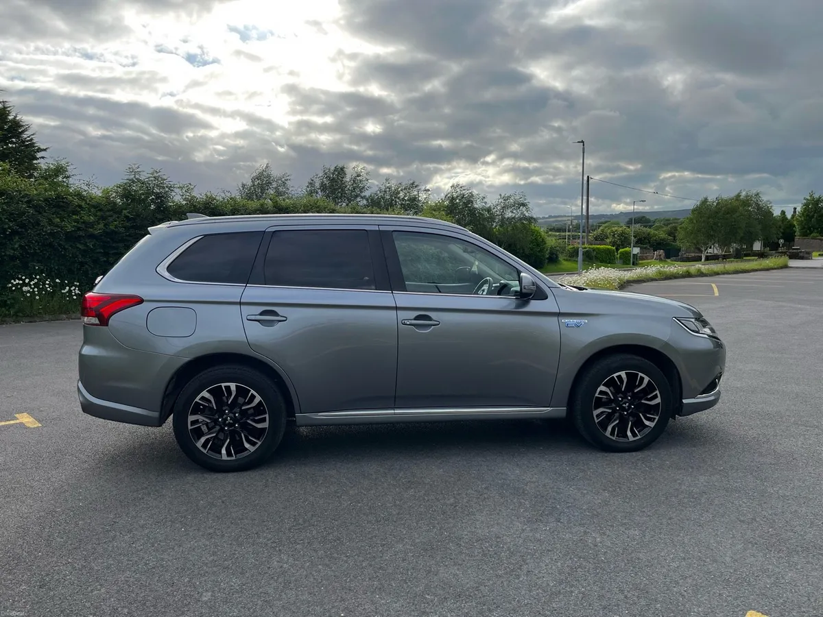 Mitsubishi Outlander 2.0 PHEV, *NEW NCT* HUGE SPEC - Image 4