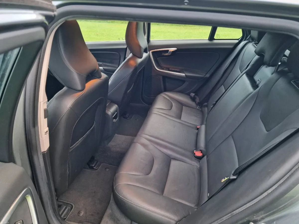 Volvo v60 - Image 4