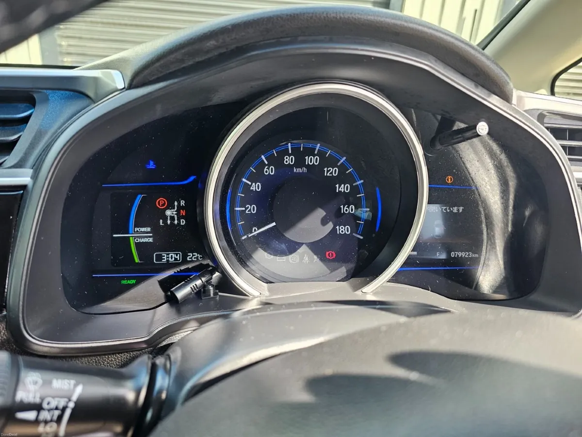 Honda Fit 2015 1.5 Hybrid Auto/ New Nct / warranty - Image 6