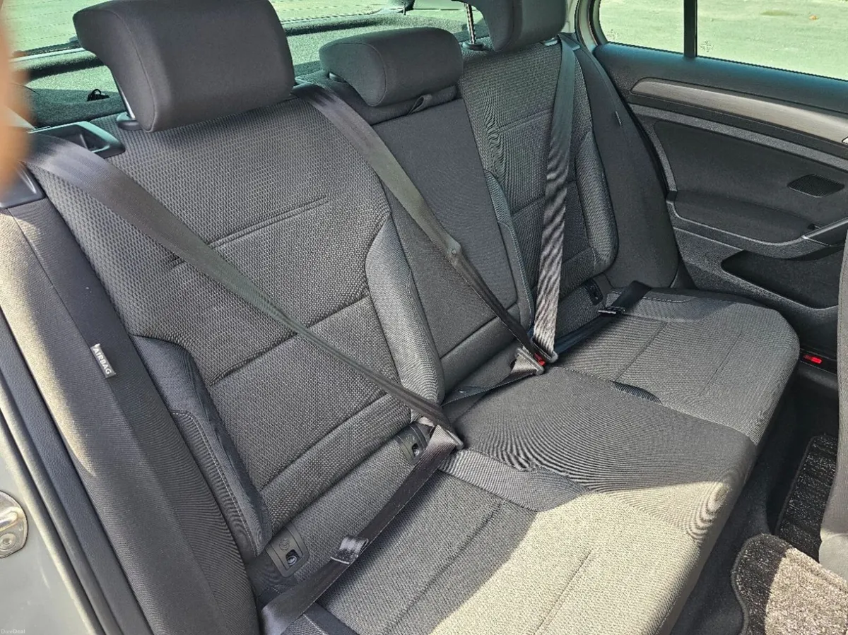 2017 Volkswagen Golf 1.2 Automatic TSI Bluemotion - Image 3