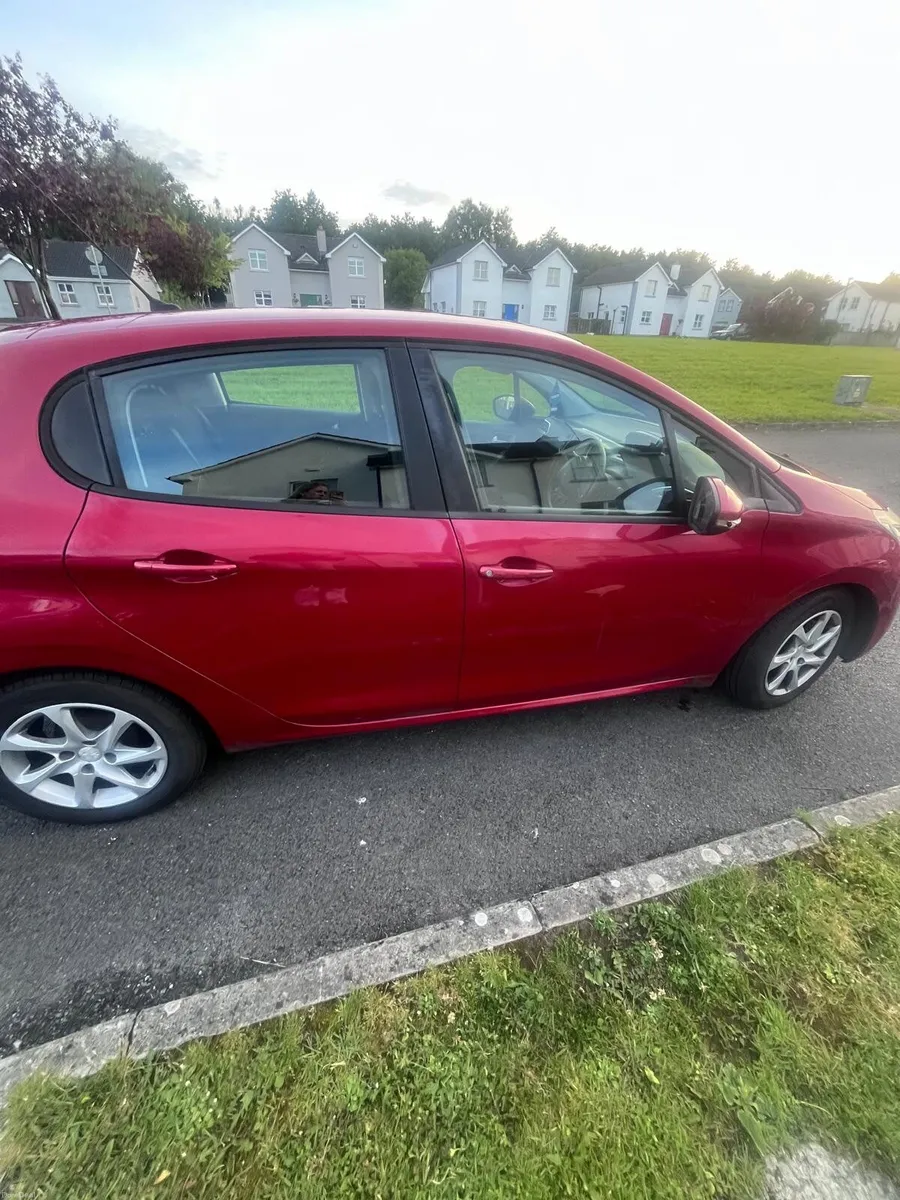 Peugeot 208 2013 - Image 2