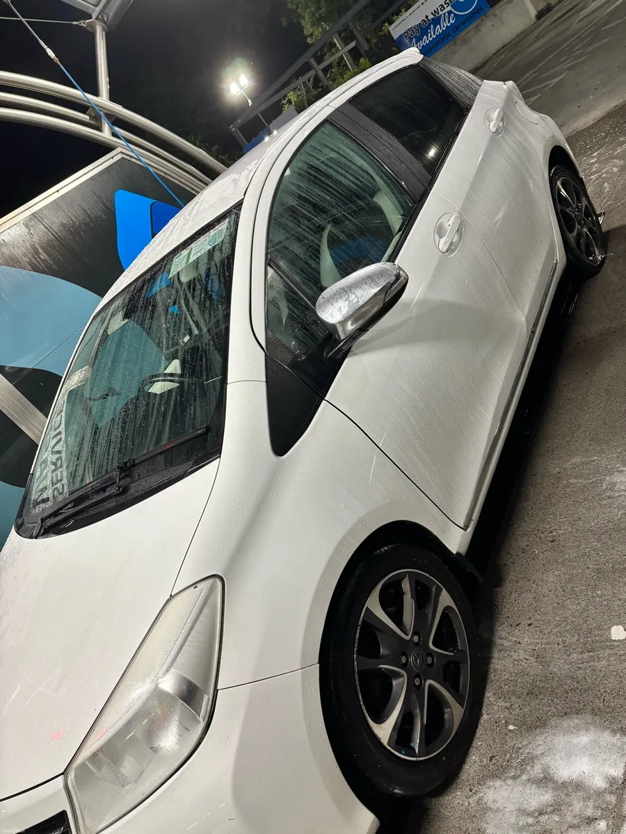 Car - Image 3
