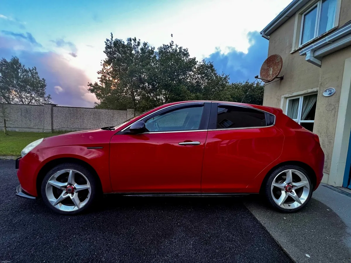 Alfa Romeo Giulietta 2.0 JTDM-2 (2011) - Image 6